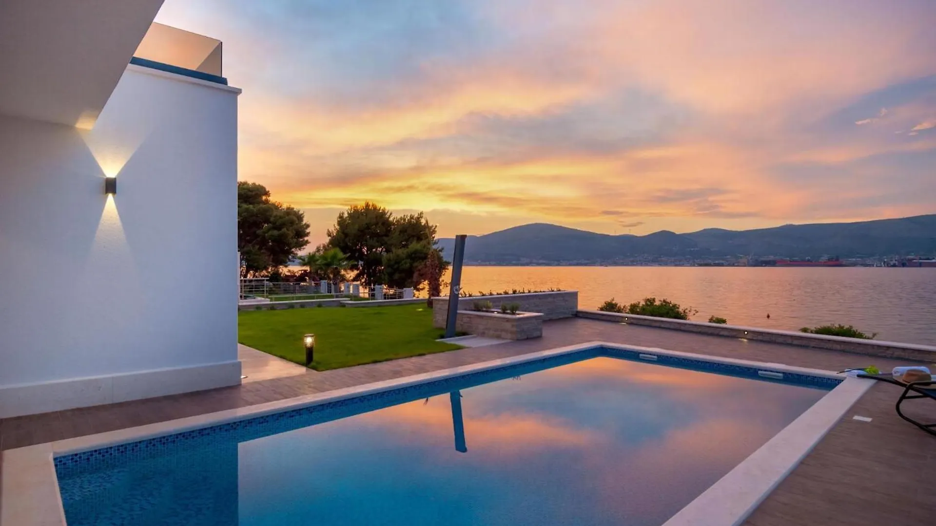 Villa Trogir Deluxe 1 6 Beautiful Bedrooms - Sea Front Private Pools - Sauna Croatia